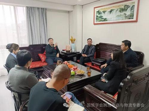 跨境電商與物流專業(yè)委員會(huì)負(fù)責(zé)人高翔與河南路通國際經(jīng)貿(mào)集團(tuán)李鋼偉董事長會(huì)面，共商行業(yè)發(fā)展新機(jī)遇